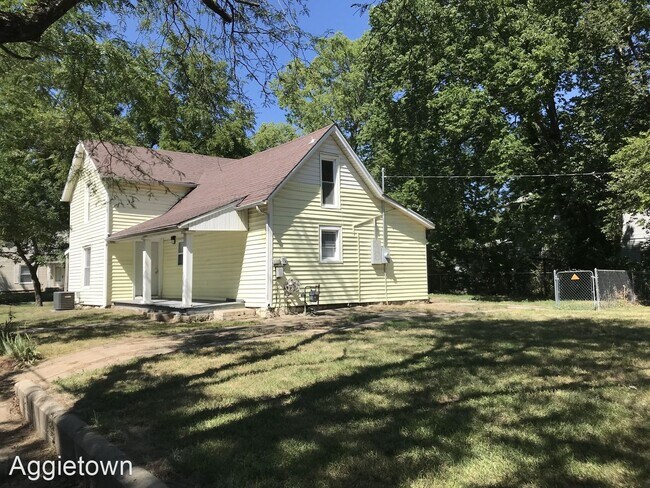 Building Photo - 4 br, 2 bath House - 831 Laramie