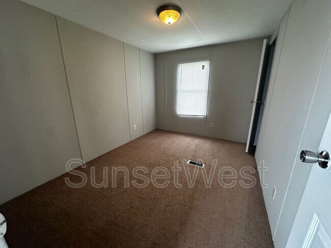 Building Photo - 204 E Tower Ln