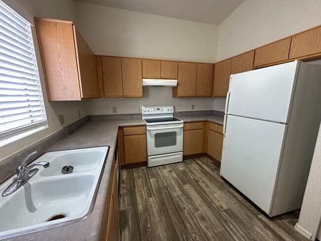Building Photo - Eastside 3 Bed 2 Bath with Office/Den!