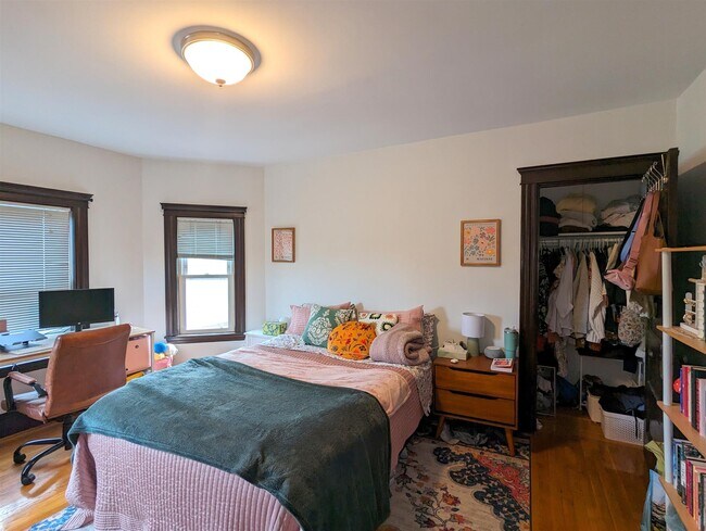 Foto del edificio - 92 Powder House Blvd