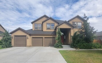 Building Photo - 3684 Nottingham Dr