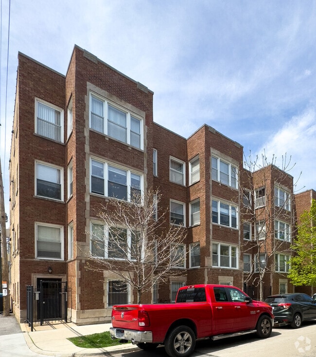 Building Photo - 6750 N Greenview Ave