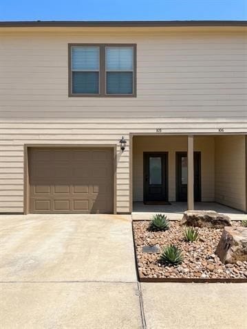Building Photo - 5670 Shadowbend Cir N
