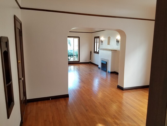 Foto del edificio - 434 N Orange Grove Ave