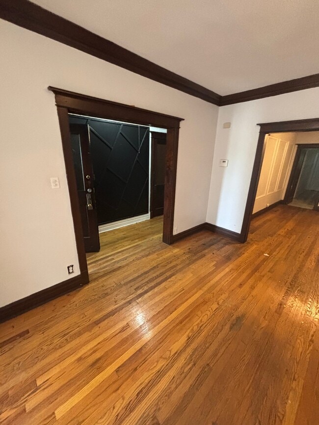 Foto del edificio - 708 W 61st Pl