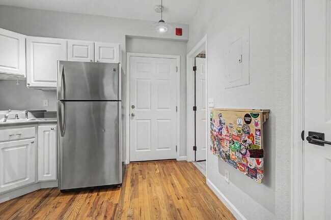 Foto del edificio - Adorable Studio in 1909 Building! Heart of Capitol Hill