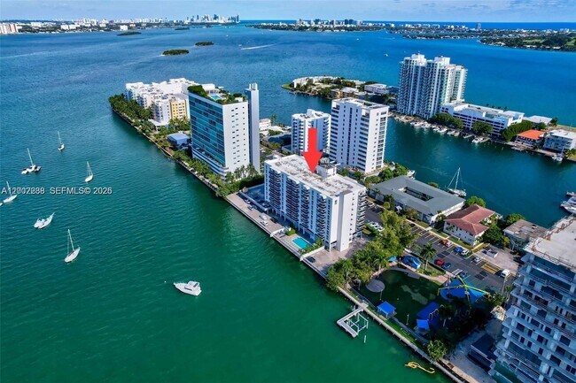 Foto del edificio - 7928 West Dr