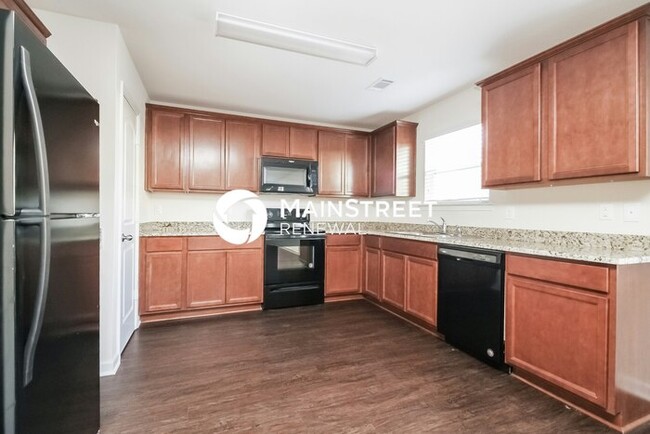 Building Photo - 4 Bedroom Pet-Friendly Home in Columbia, TN with Main Street Renewal