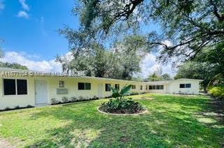 Foto principal - 780 NE 122nd St