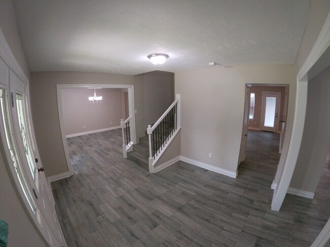 Entry - 2614 N Woodloch St