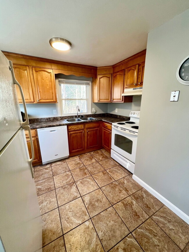 Building Photo - 66 Old Concord Turnpike