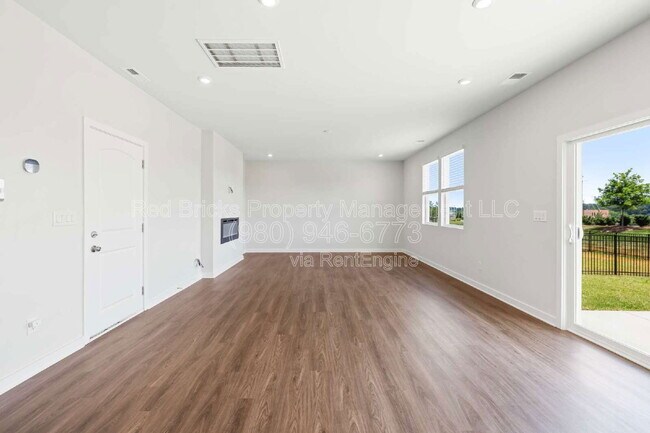 Foto del edificio - 2160 Blue Sky Mdws Dr