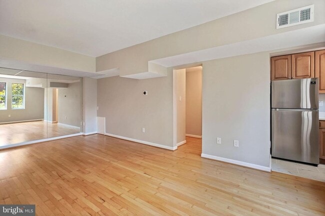 Building Photo - Renovated 2bed/1bath in Courthouse.