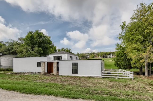 Building Photo - 20707 Green Park Dr