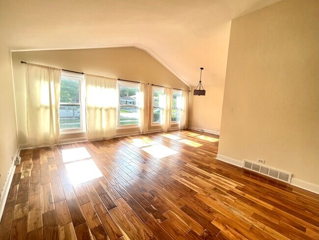 Foto del edificio - 637 Lavergne Ave