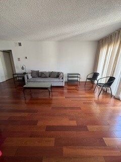 Foto del edificio - 1750 Camino Palmero St
