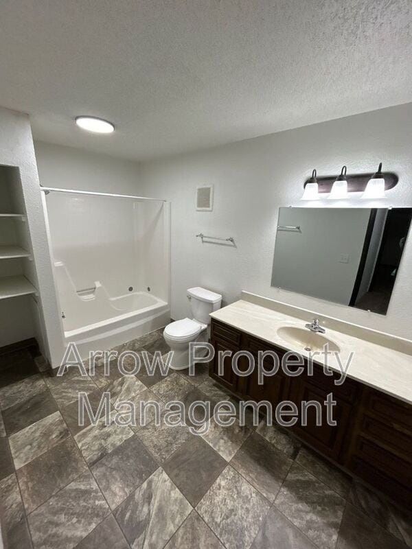 Primary Photo - 201 E Arbor Ave