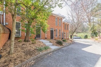 Building Photo - 656 Park Village Dr NE