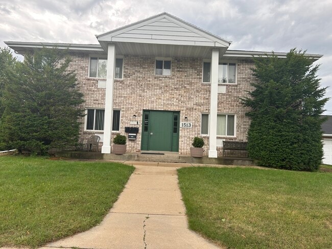 Building Photo - 1513 E Harding Dr