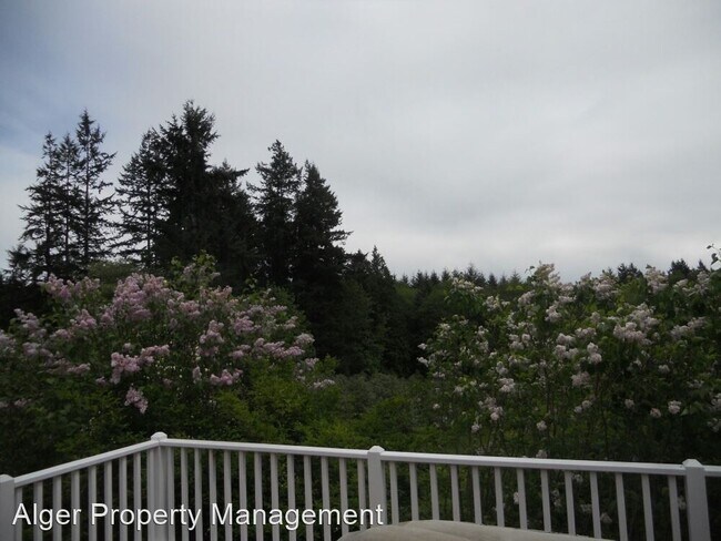 Foto del edificio - 3 br, 2 bath House - 11060 N. Madison Ave. NE