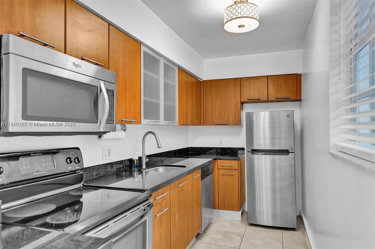 Foto principal - 680 NE 64th St