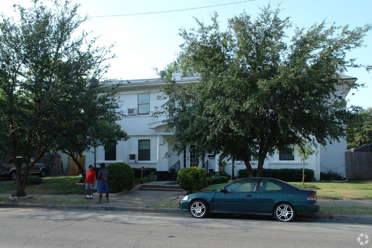Bryan Manor Apartments Dallas, TX