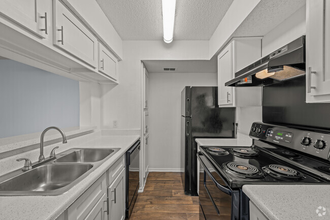 1BR, 1BA - 690SF A Kitchen - Stone Canyon