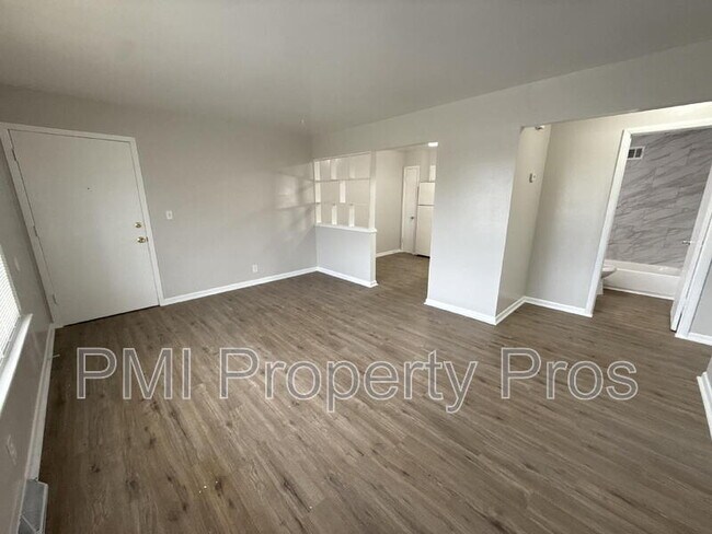 Foto del edificio - 7701 W Hampton Ave