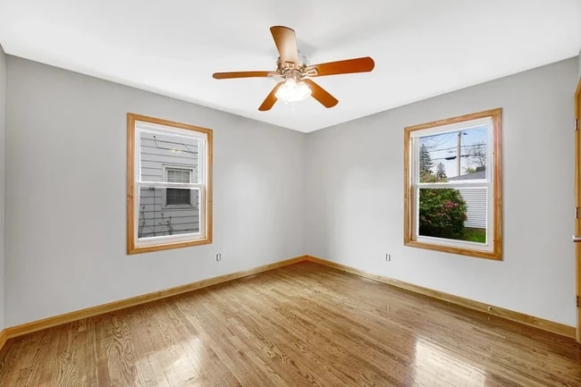 Bedroom 1 - Main floor - 6806 Ridgeland Ave