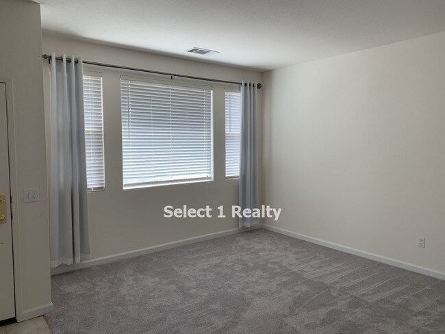 Foto del edificio - 334 Gladstone Dr