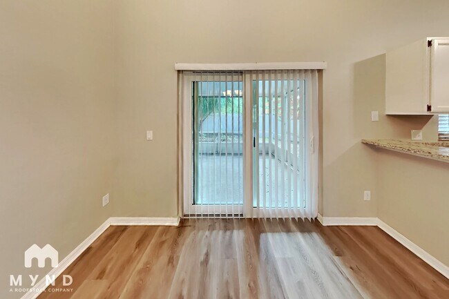 Foto del edificio - 915 River Wind Ave