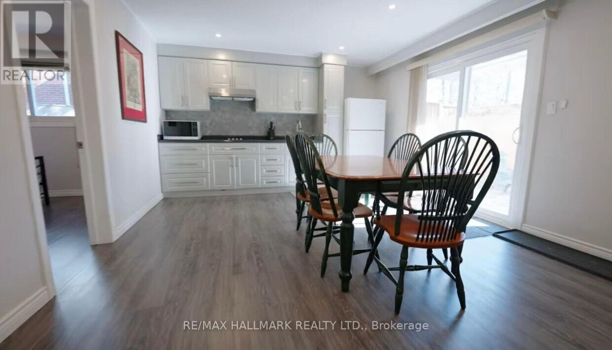 Building Photo - 225 Bayview Fairways Dr