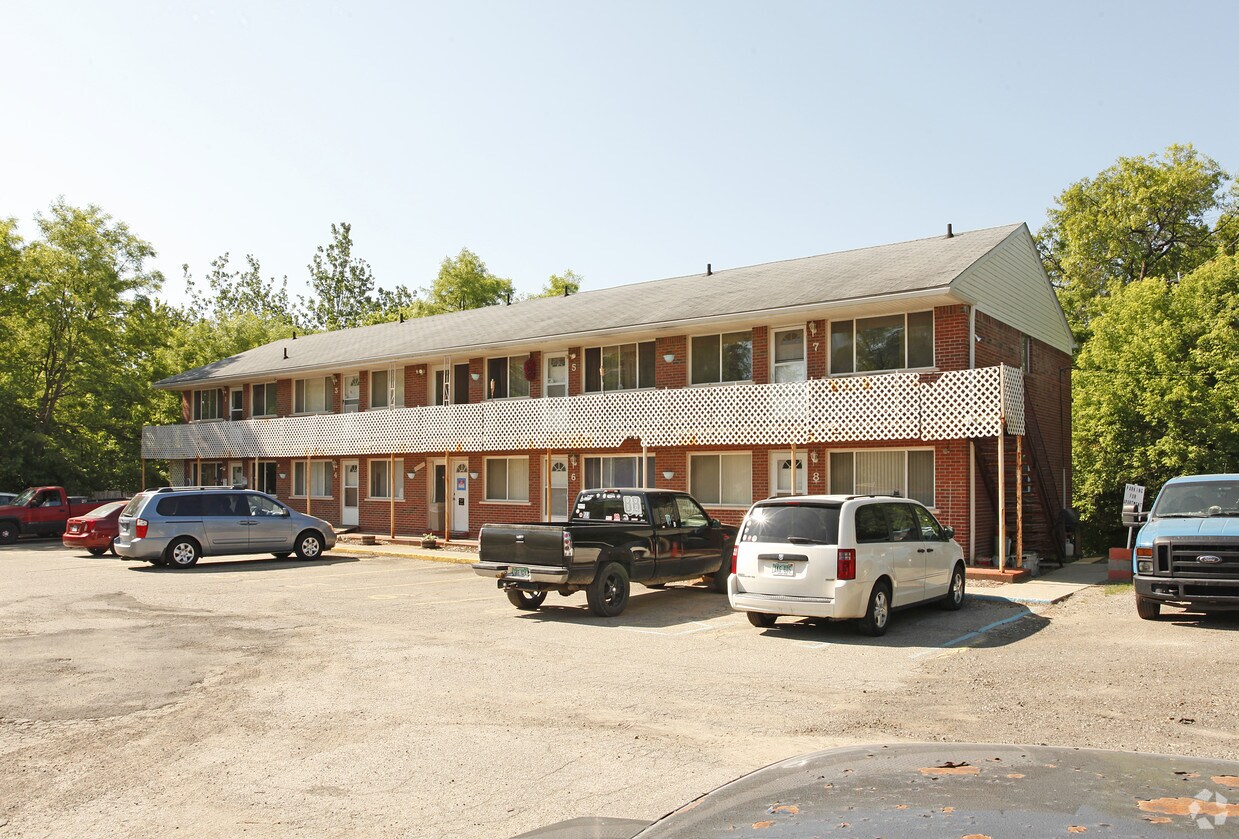 Pond View Apartments 10612 Grand River Rd Brighton, MI Apartments
