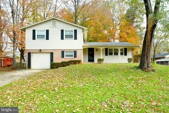 Building Photo - 5111 Gainsborough Dr