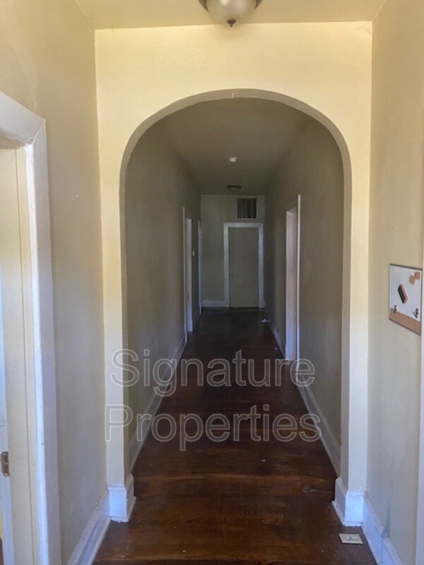 Foto del edificio - 208 N Jefferson St