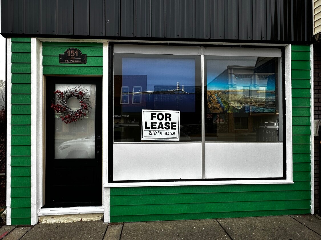 Vista desde la carretera principal - 151 W Vienna St