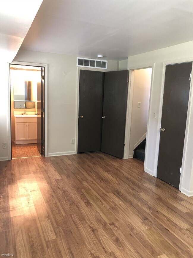 Building Photo - 3 br, 1.5 bath House - 254 Stoddard Ave