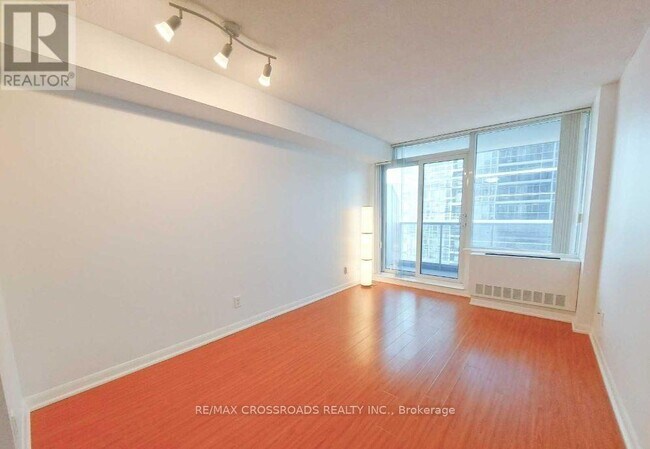 Photo du bâtiment - 4978 Yonge St