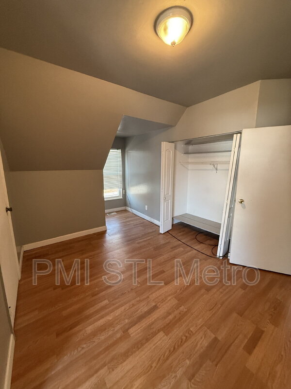 Building Photo - 5206 Vernon Ave