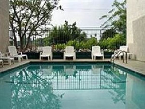 Piscina - Sherman Oaks Regency Apartments