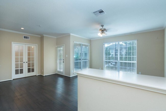 Building Photo - 6607 Lake Woodlands Dr