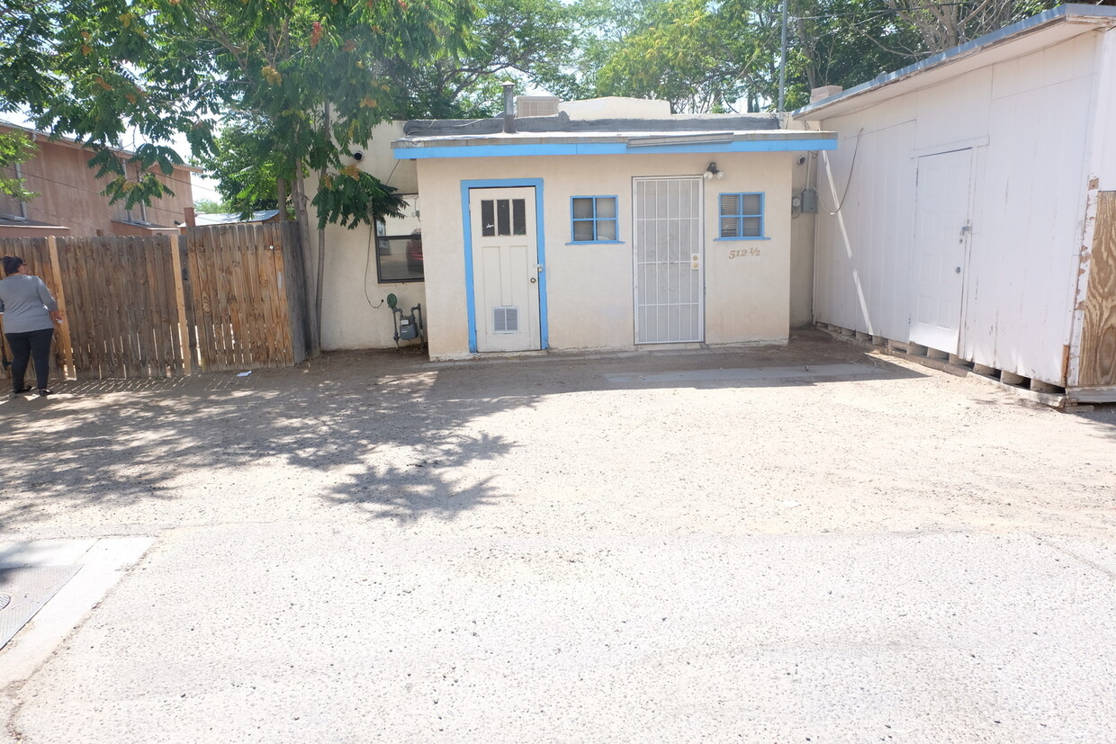 Foto principal - 512-512 1/2 Vassar Dr SE