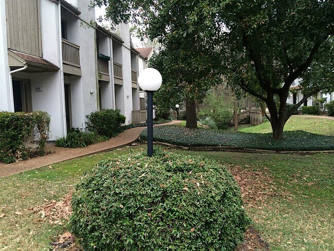 Foto del edificio - 2100 Tanglewilde St