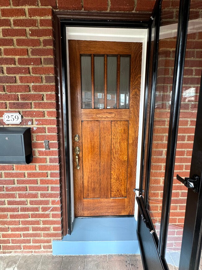 Entrance - 259 Gross St