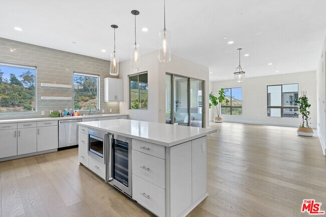 Building Photo - 12705 Bluff Creek Dr
