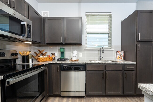 Roble de piedra salvia-6 - Sage Stone Oak 55+ Active Adult Apartment Homes