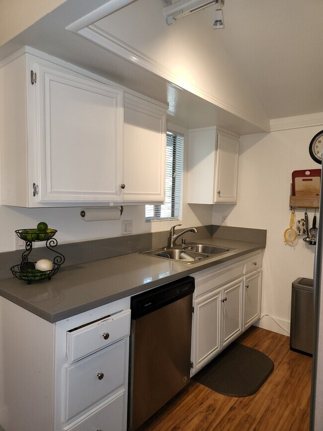 Building Photo - 1703 N Brea Blvd