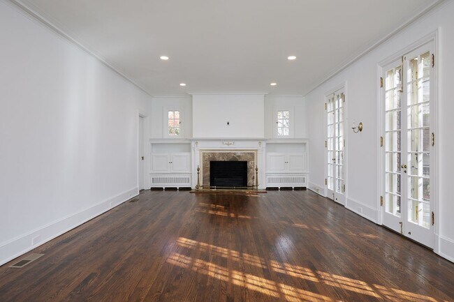 Building Photo - Elegance in Kalorama
