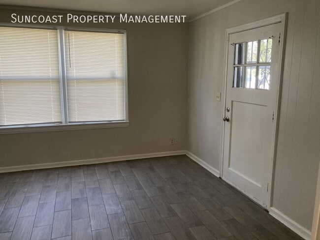 Building Photo - Freshly Updated 2BR/1BA Home In Jacksonvil...