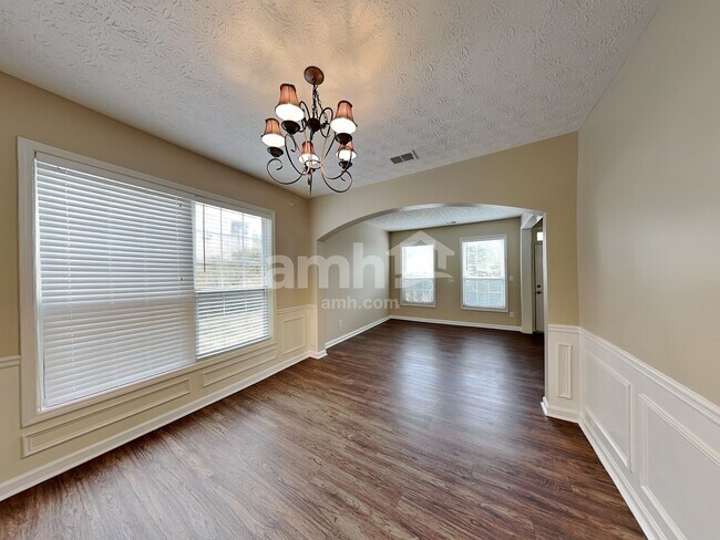 Foto del edificio - 6932 Silver Bend Pl
